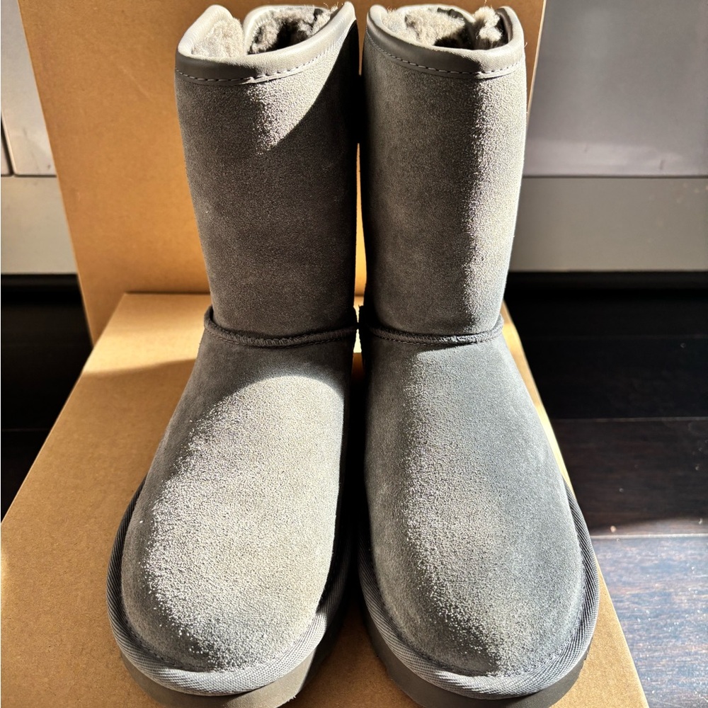 UGG SHORT BAILEY LEATHER BOW IN CHARCOAL SZ 6,9 NEW IN BOX - Picture 5 of 9